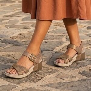 Dansko Sophie Taupe Metallic Studded Leather Wedge Sandals Women 37 6.5-7